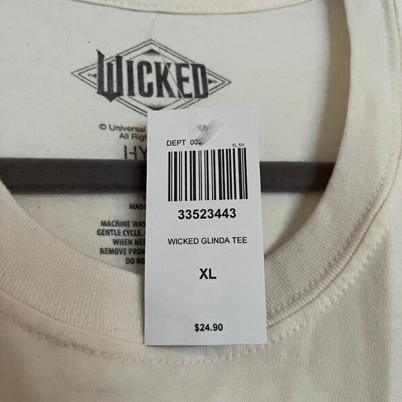 Wicked Glinda Ariana Grande Size XL Hot Topic Graphic Tee - Picture 4 of 5